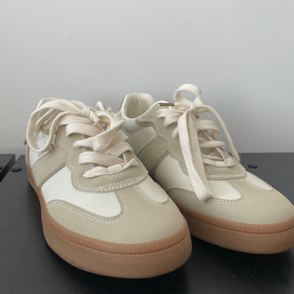 NEW Warriors Sneakers W7.5